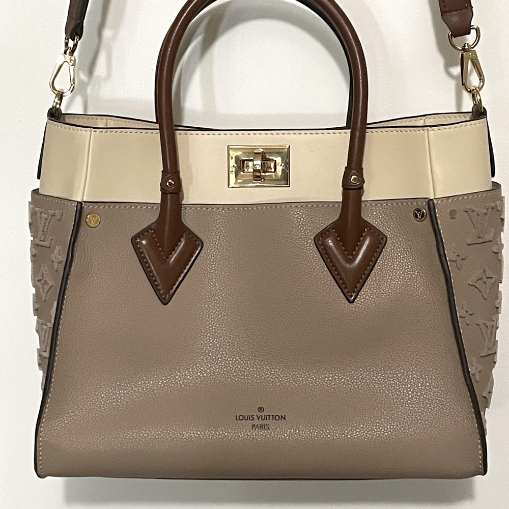 Louis Vuitton On My Side MM tote bag excellent condition